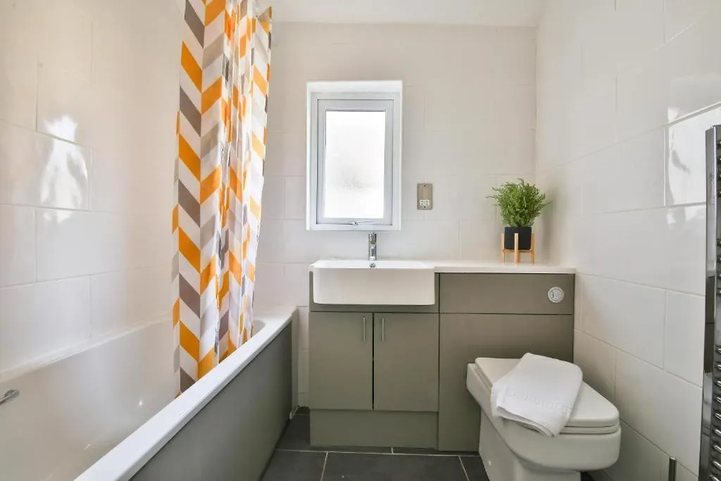 Stayright 3 Bedroom Home Near Central Cardiff - Sleeps 6 Apartment