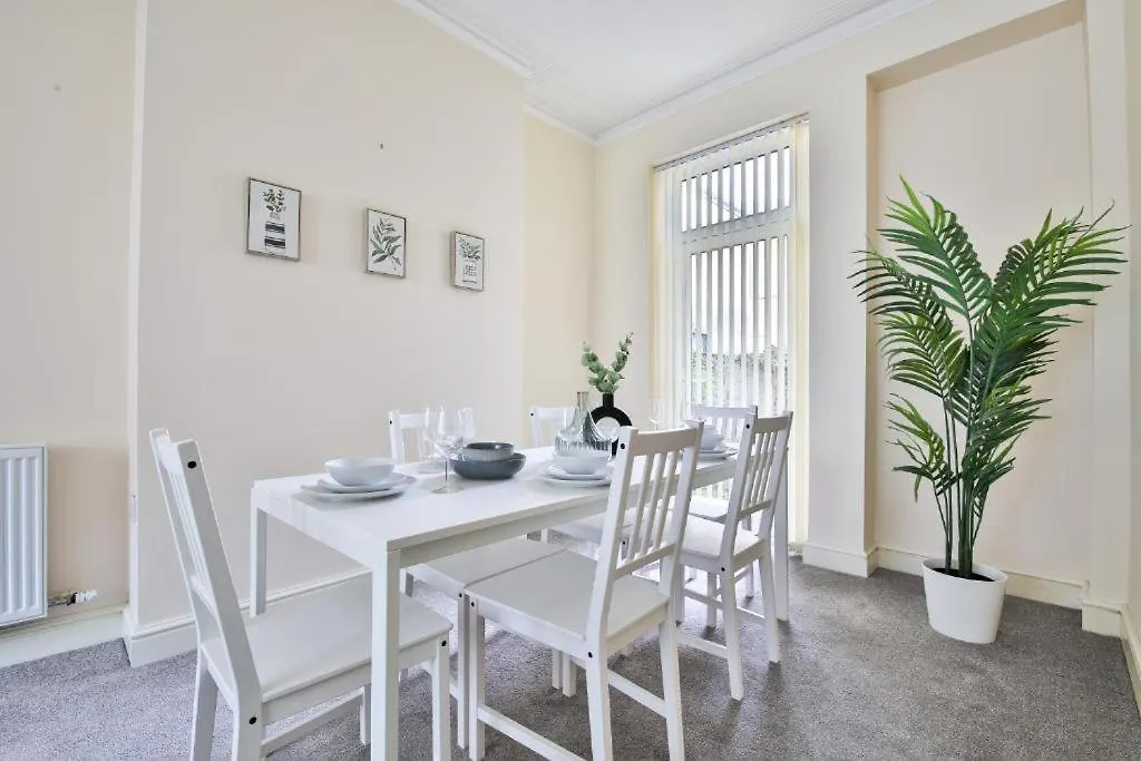 Stayright 3 Bedroom Home Near Central Cardiff - Sleeps 6