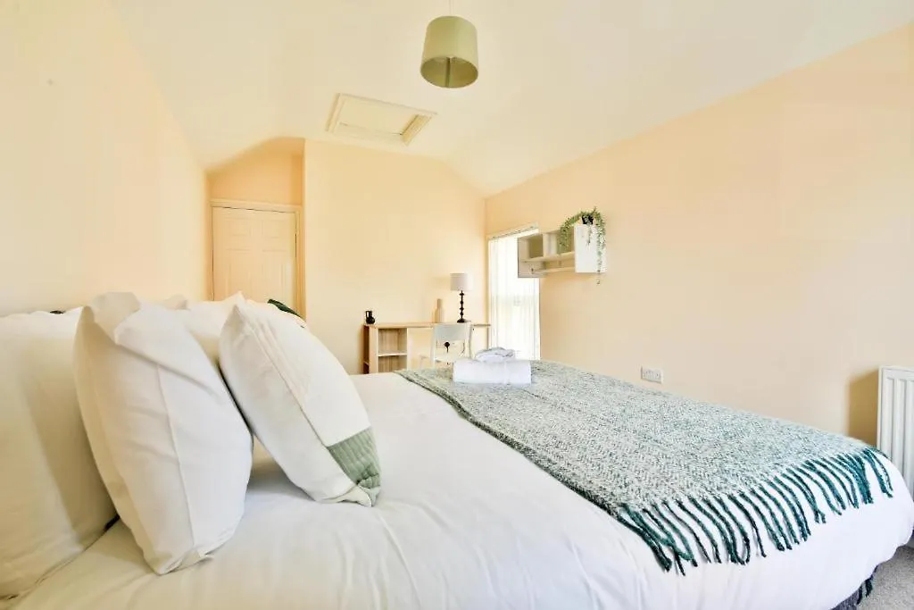 Stayright 3 Bedroom Home Near Central Cardiff - Sleeps 6 0*,  United Kingdom